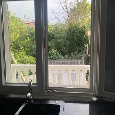 Liv * Tirana
